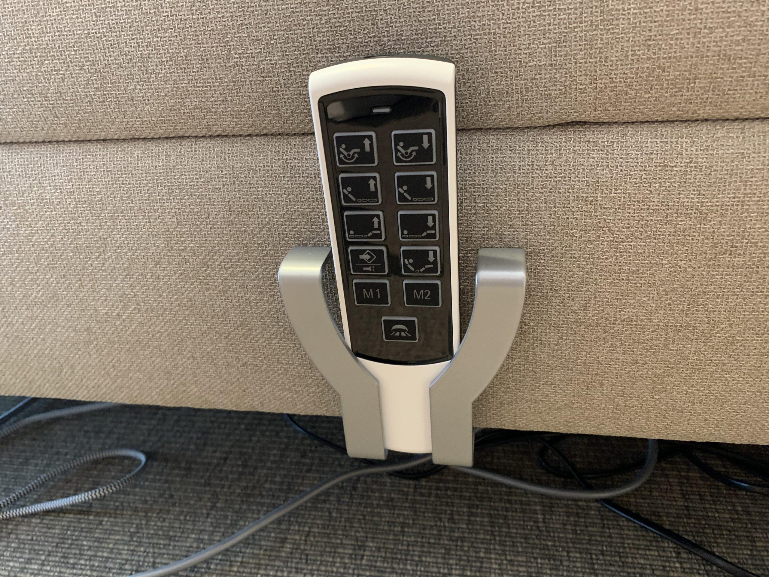 IMG_3114 Afstandsbedieningshouder alu metaal - Afbeelding 1