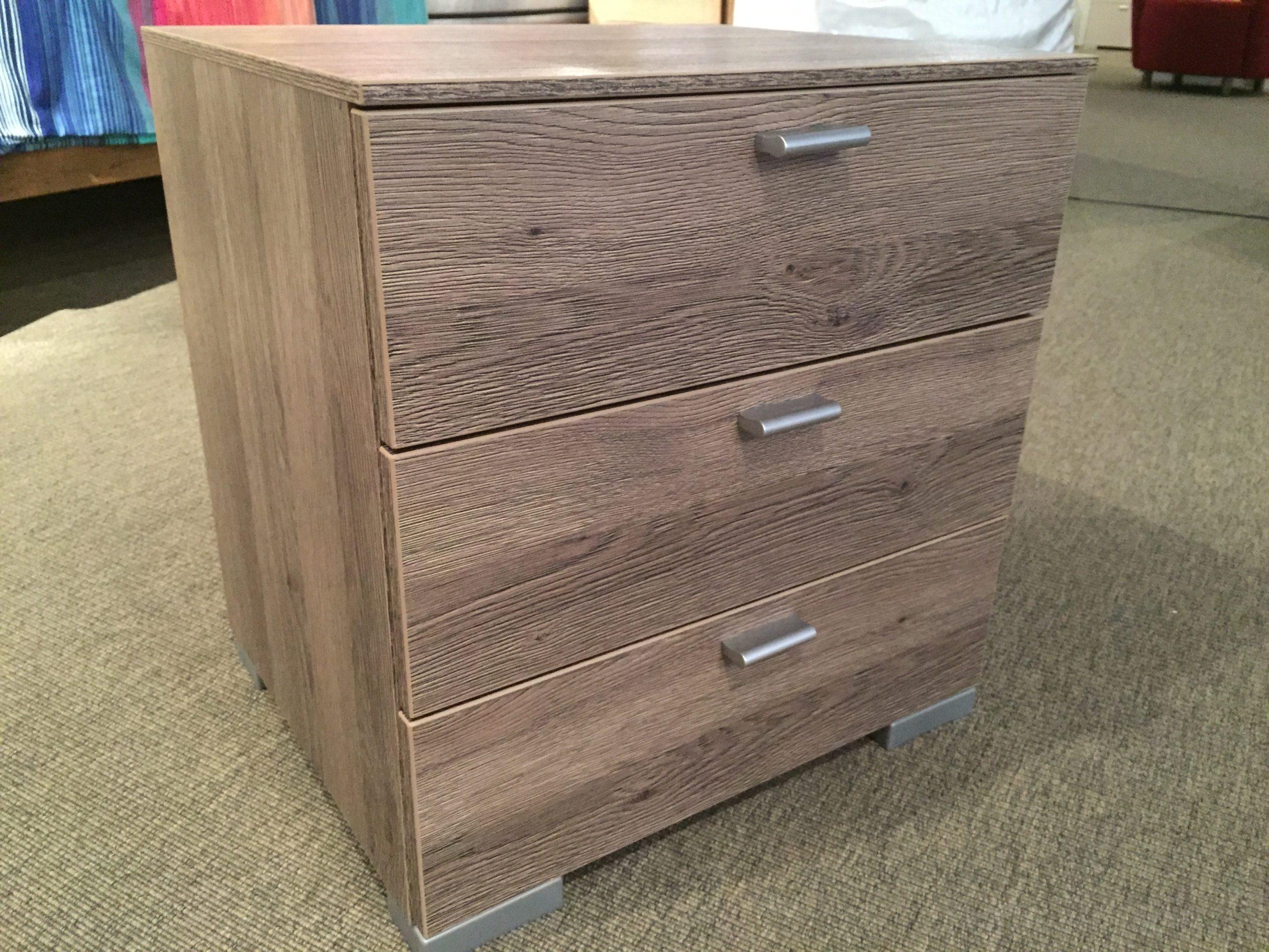 IMG_7979 Nachtkastje 3 laden donker eiken (50x52x42) - Afbeelding 1