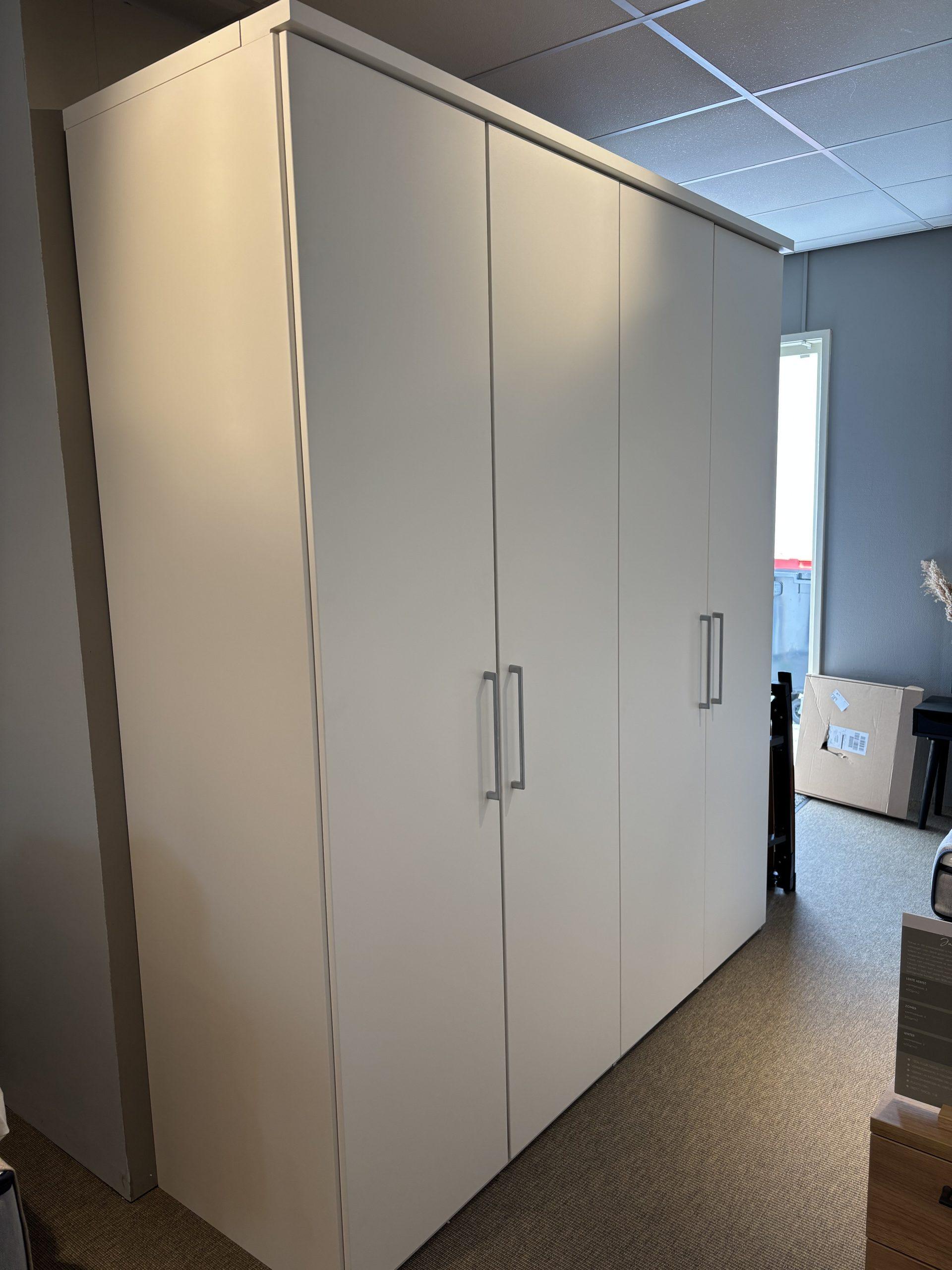 IMG_9250 Nolte 4 deurs draaideurkast 200x223x62 - Afbeelding 1