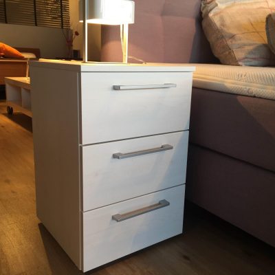 Akaro Sibiu Larix nachtkastje